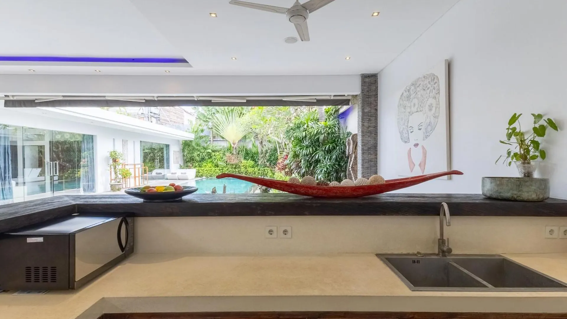 Villa Naema - 4Br Private Villa In Seminyak 0*, Σεμινιάκ