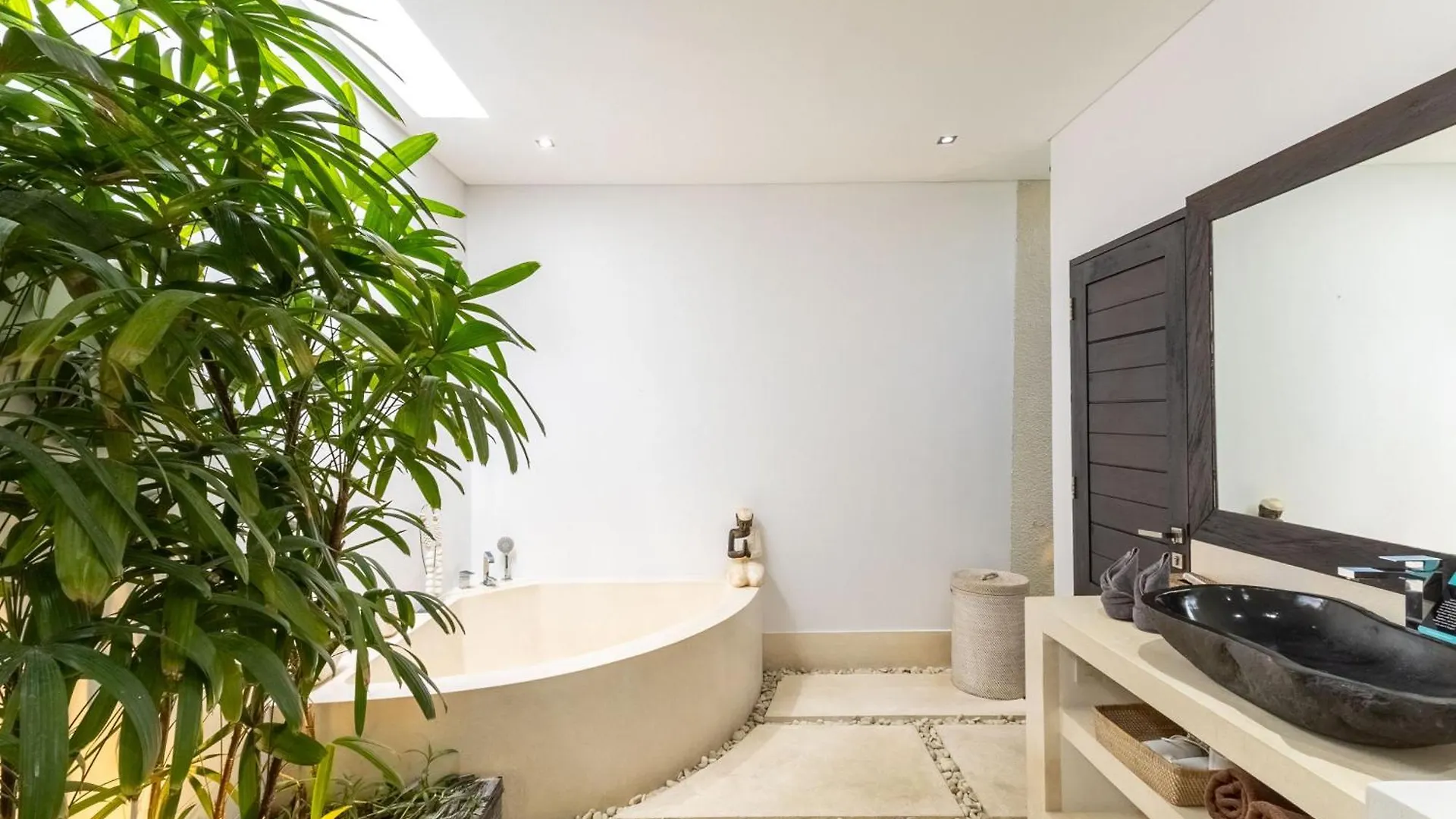 Villa Naema - 4Br Private Villa In Seminyak 0*, סמיניאק
